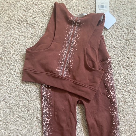 Fabletics workout set - Picture 3 of 5